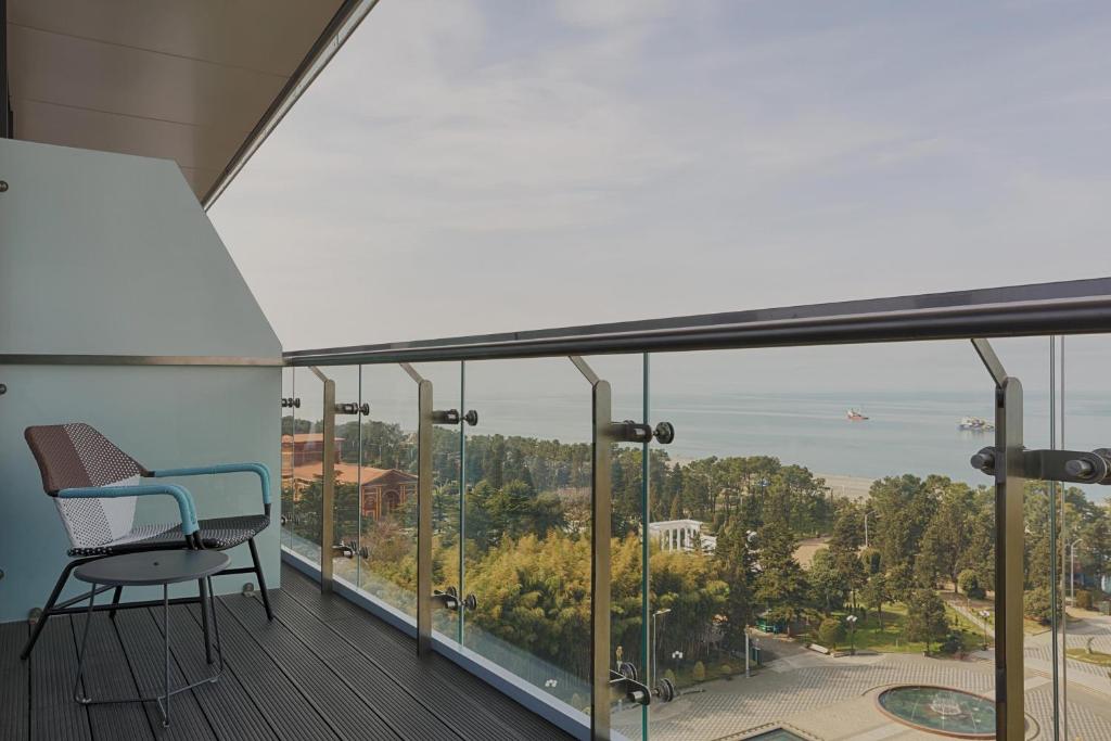 Superior King Size Room Sea View With Balcony – Room Only