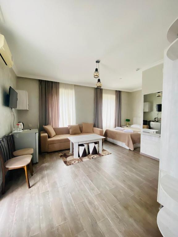 Deluxe King Size Room – Room Only