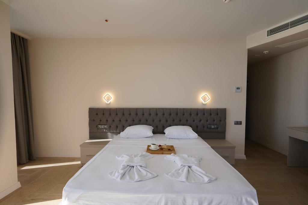 Superior King Size Room – Room Only