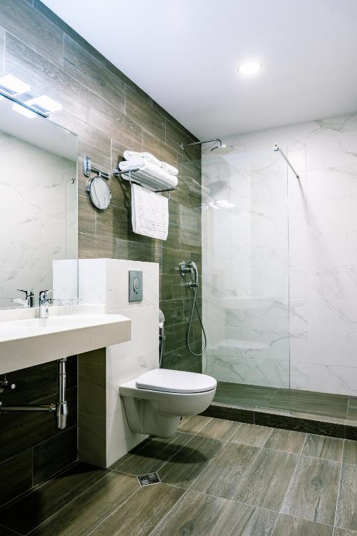 Standard Family Room – Included Breakfast