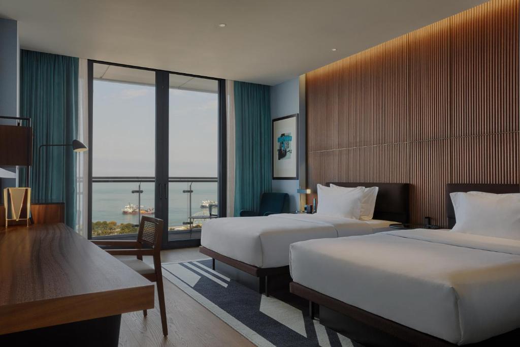 Superior Twin Size Room Sea View With Balcony – Room Only