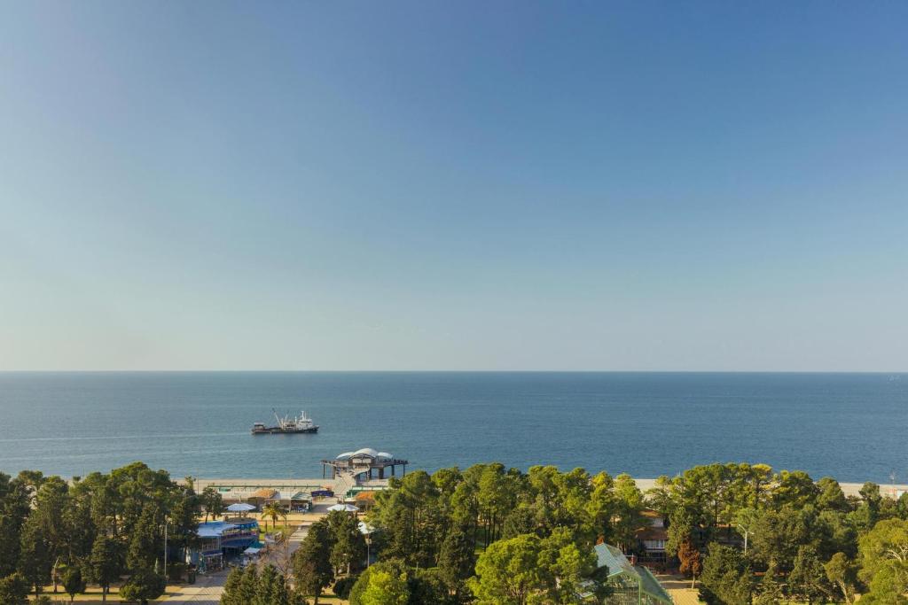 Superior King Size Room Sea View With Balcony – Room Only