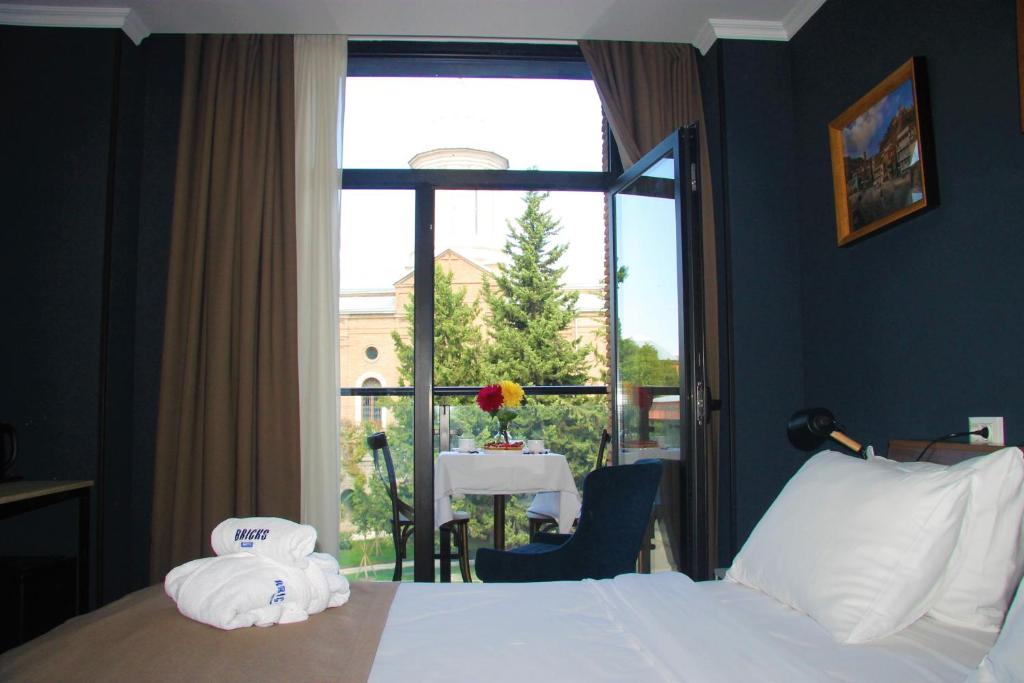 Standard King Size Room with Balcony – Room Only