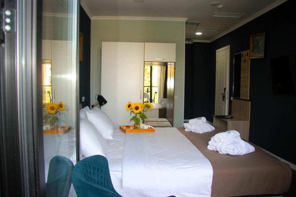 Standard King Size Room – Room Only