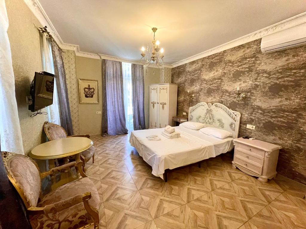 Standard King Size Room with Balcony – Room Only