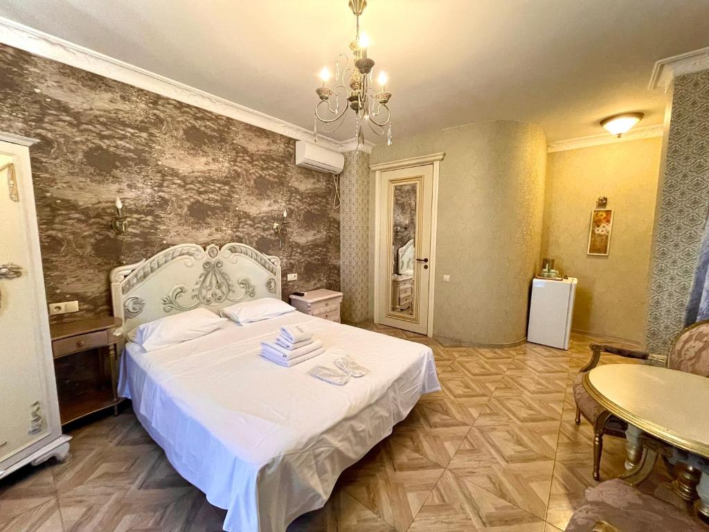 Standard King Size Room with Balcony – Room Only