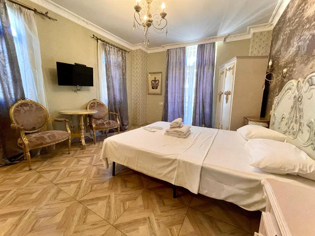 Standard King Size Room with Balcony – Room Only