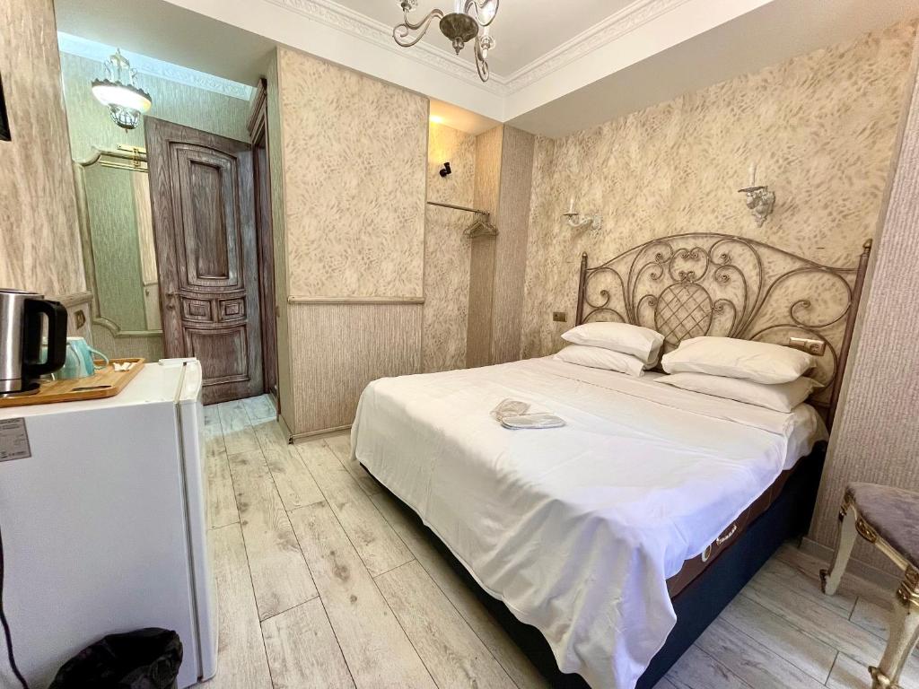 Standard King Size Room – Room Only