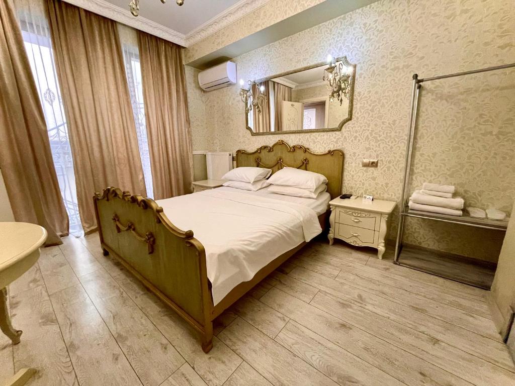 Standard King Size Room – Room Only