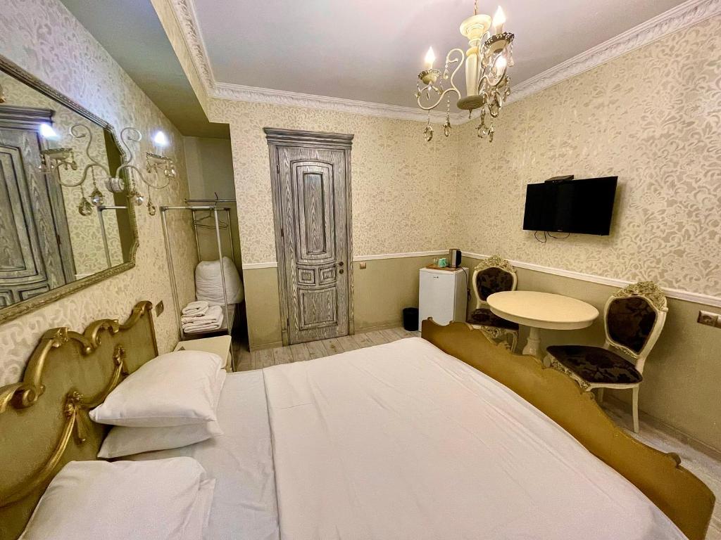 Standard King Size Room – Room Only