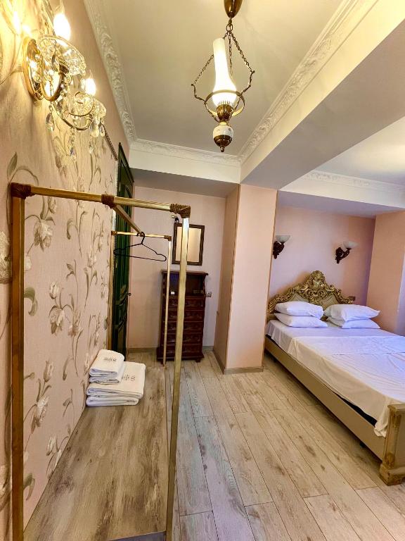 Standard King Size Room – Room Only