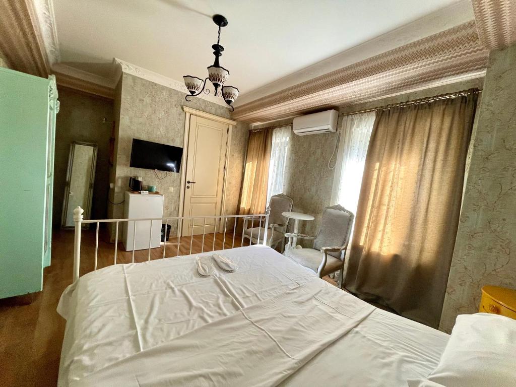 Standard King Size Room – Room Only