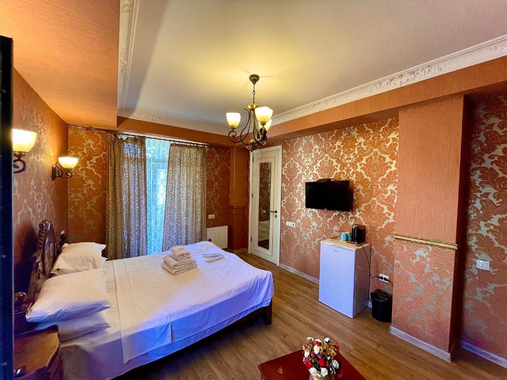 Standard King Size Room with Balcony – Room Only